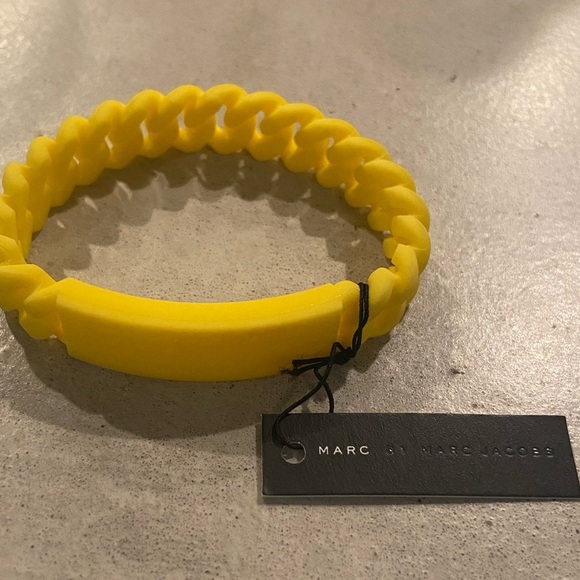Marc by Marc Jacob’s safety yellow silicone bracelet - Picture 3 of 3